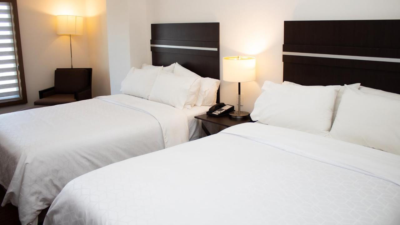 Holiday Inn Express Guaymas By Ihg Exterior foto A typical room at the Hilton Garden Inn