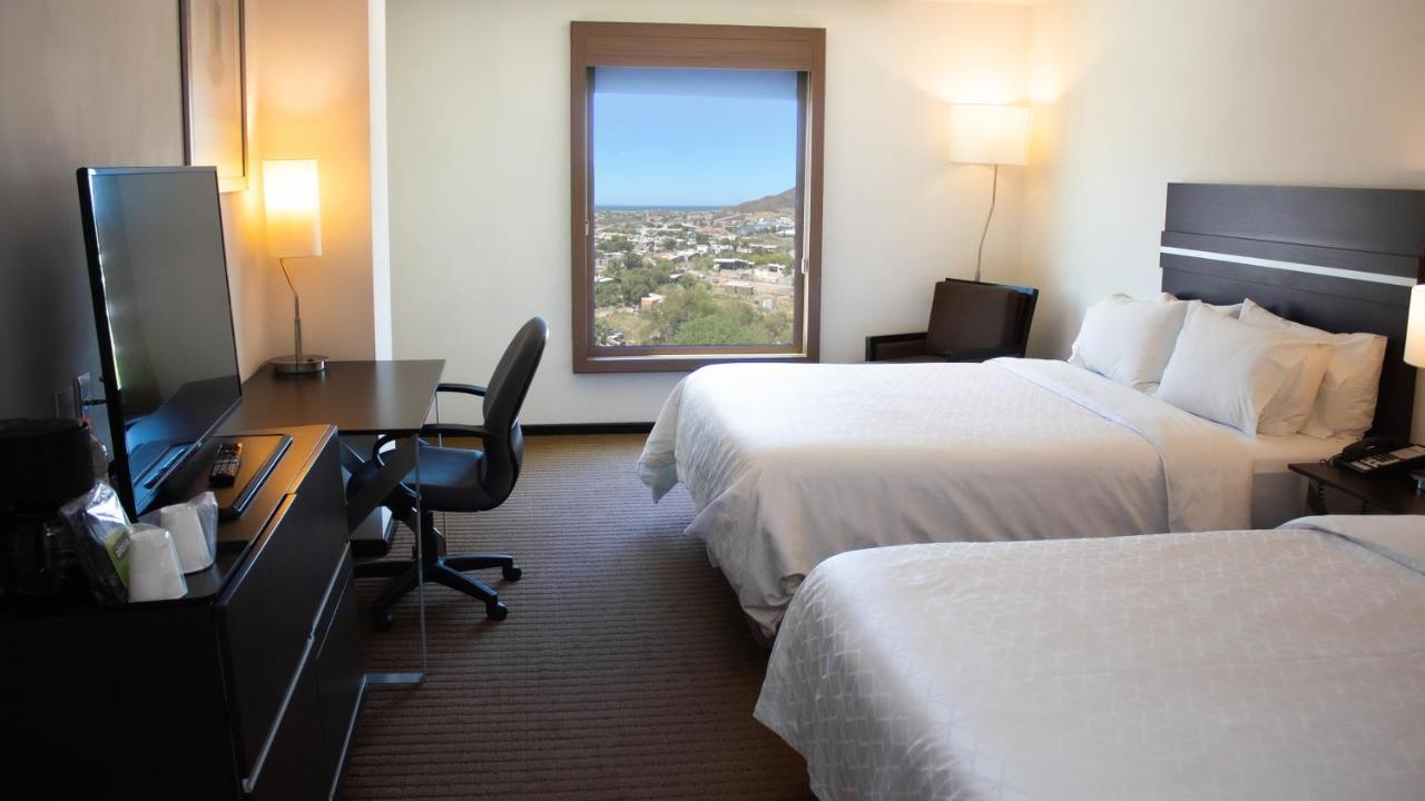 Holiday Inn Express Guaymas By Ihg Exterior foto A typical room at the Hilton Garden Inn in Albuquerque, New Mexico