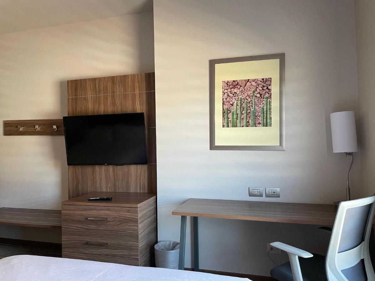 Holiday Inn Express Guaymas By Ihg Exterior foto A room at the hotel