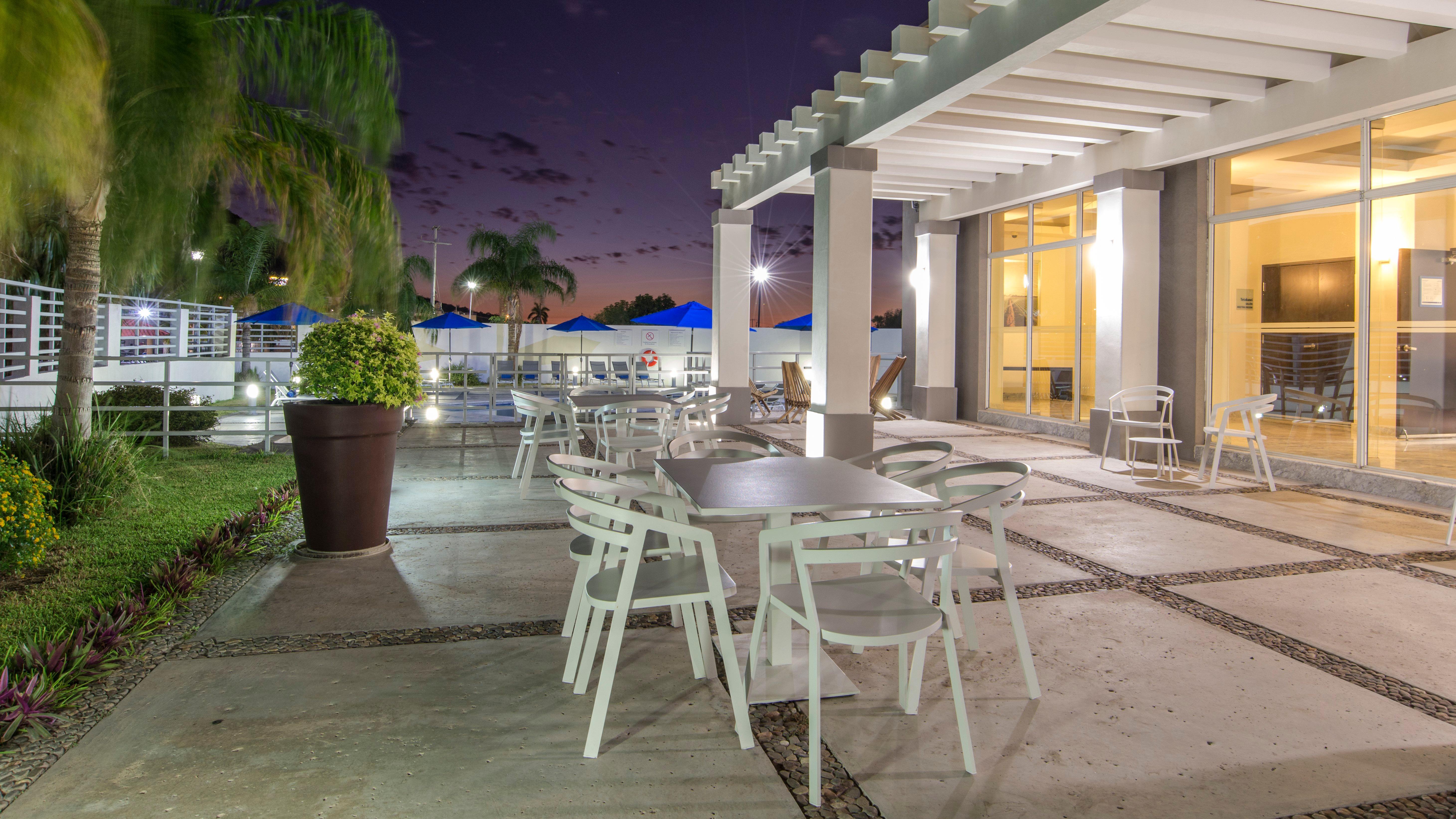 Holiday Inn Express Guaymas By Ihg Exterior foto Hotel's pool area