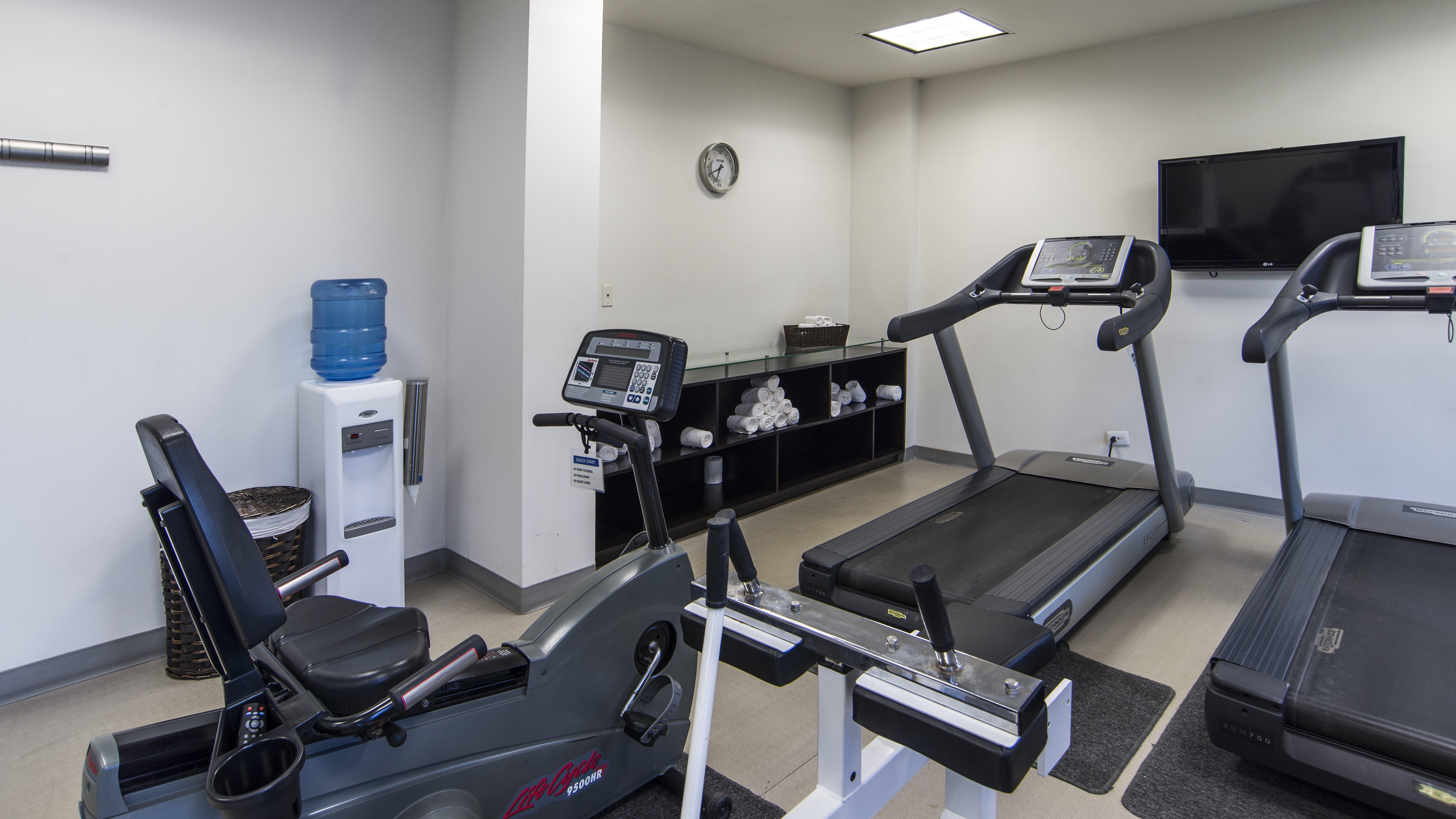 Holiday Inn Express Guaymas By Ihg Exterior foto A treadmill in a gym