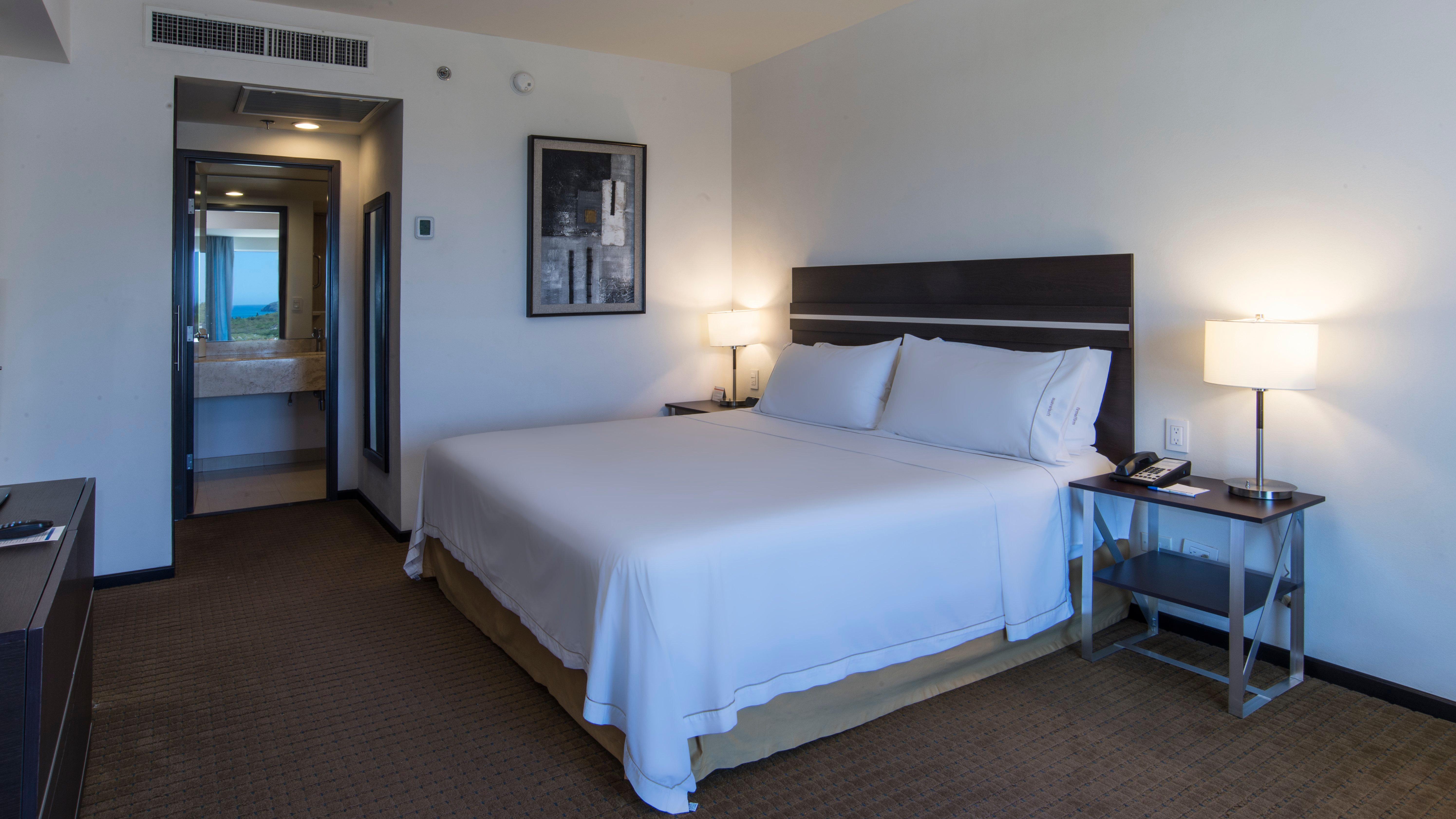 Holiday Inn Express Guaymas By Ihg Exterior foto A guest room at the Hilton San Diego Bayfront