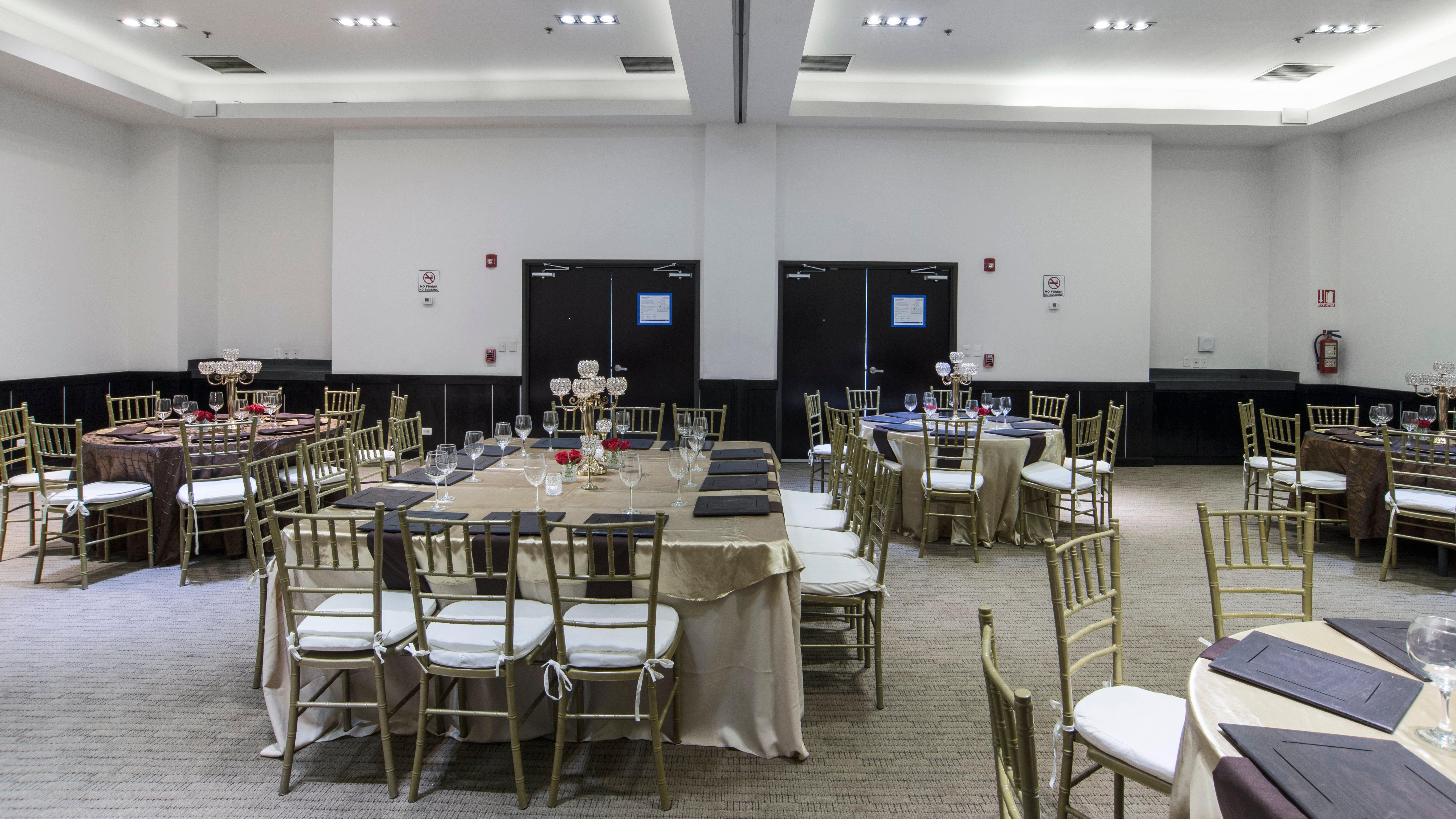 Holiday Inn Express Guaymas By Ihg Exterior foto The ballroom at the hotel