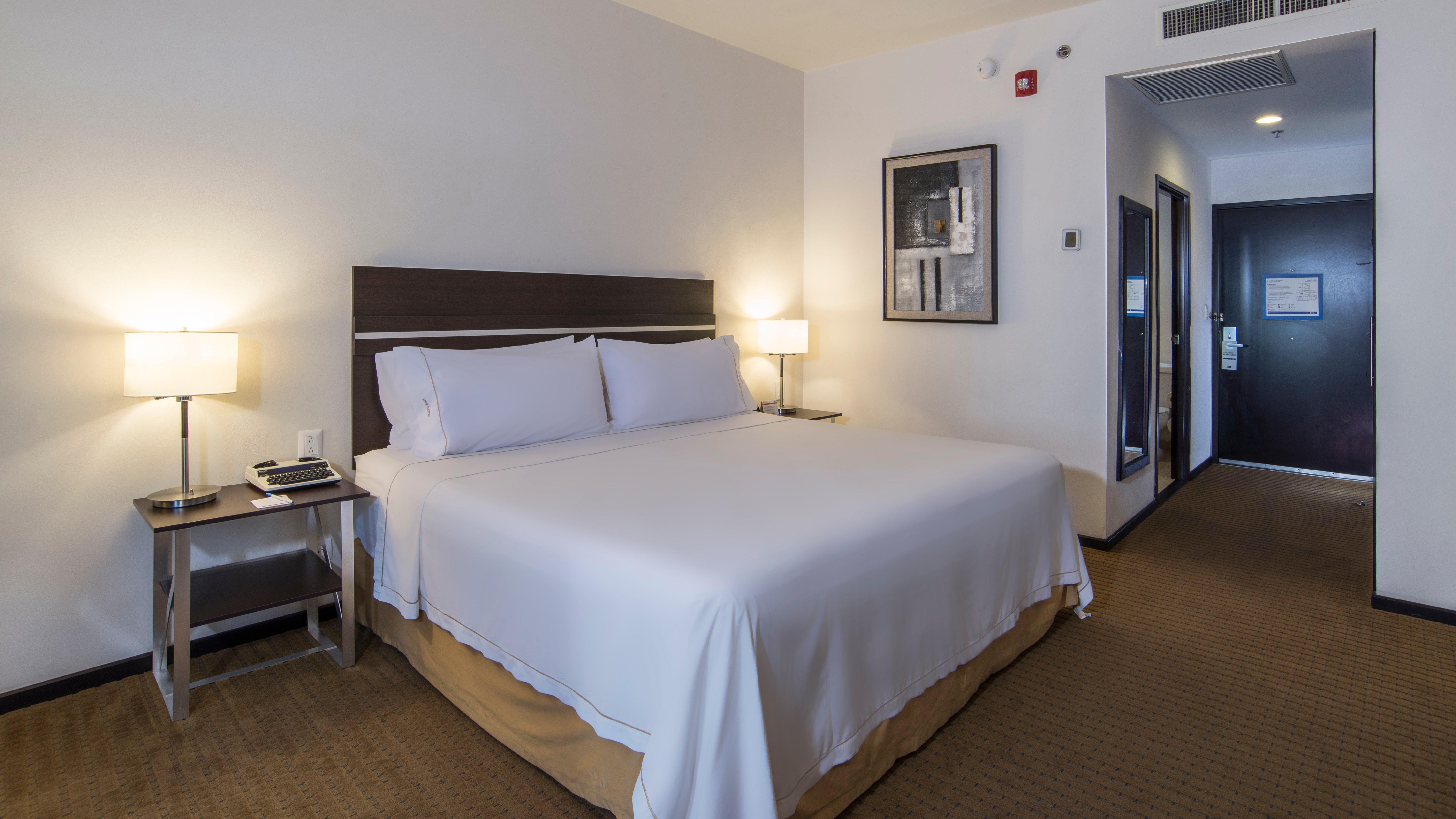 Holiday Inn Express Guaymas By Ihg Exterior foto A room at the Hilton Garden Inn in San Francisco